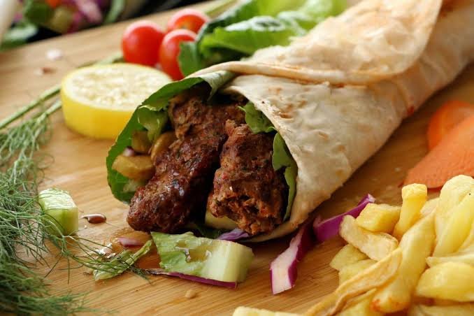 سندويشة مشكل كباب وشقف 200 غم